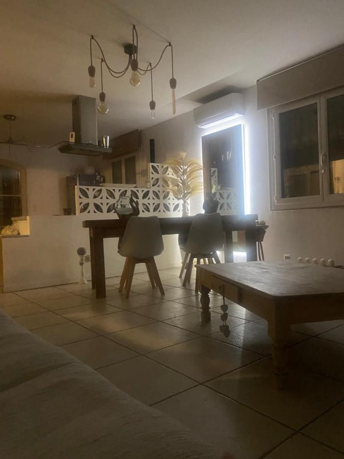 Zen Avec 2 Chats Holiday home Grospierres